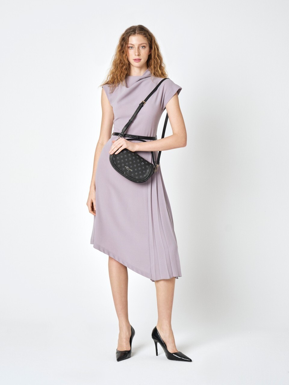 بيير كاردانحقيبة كتف نسائية سوداء 05PC25Y10301-MN