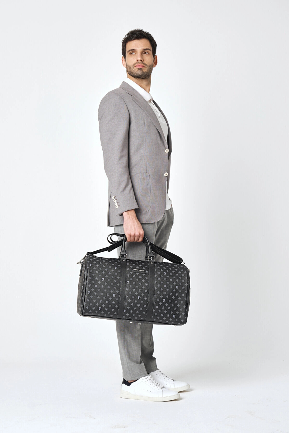 بيير كاردانحقيبة سفر سوداء للجنسين 04PC001207-B