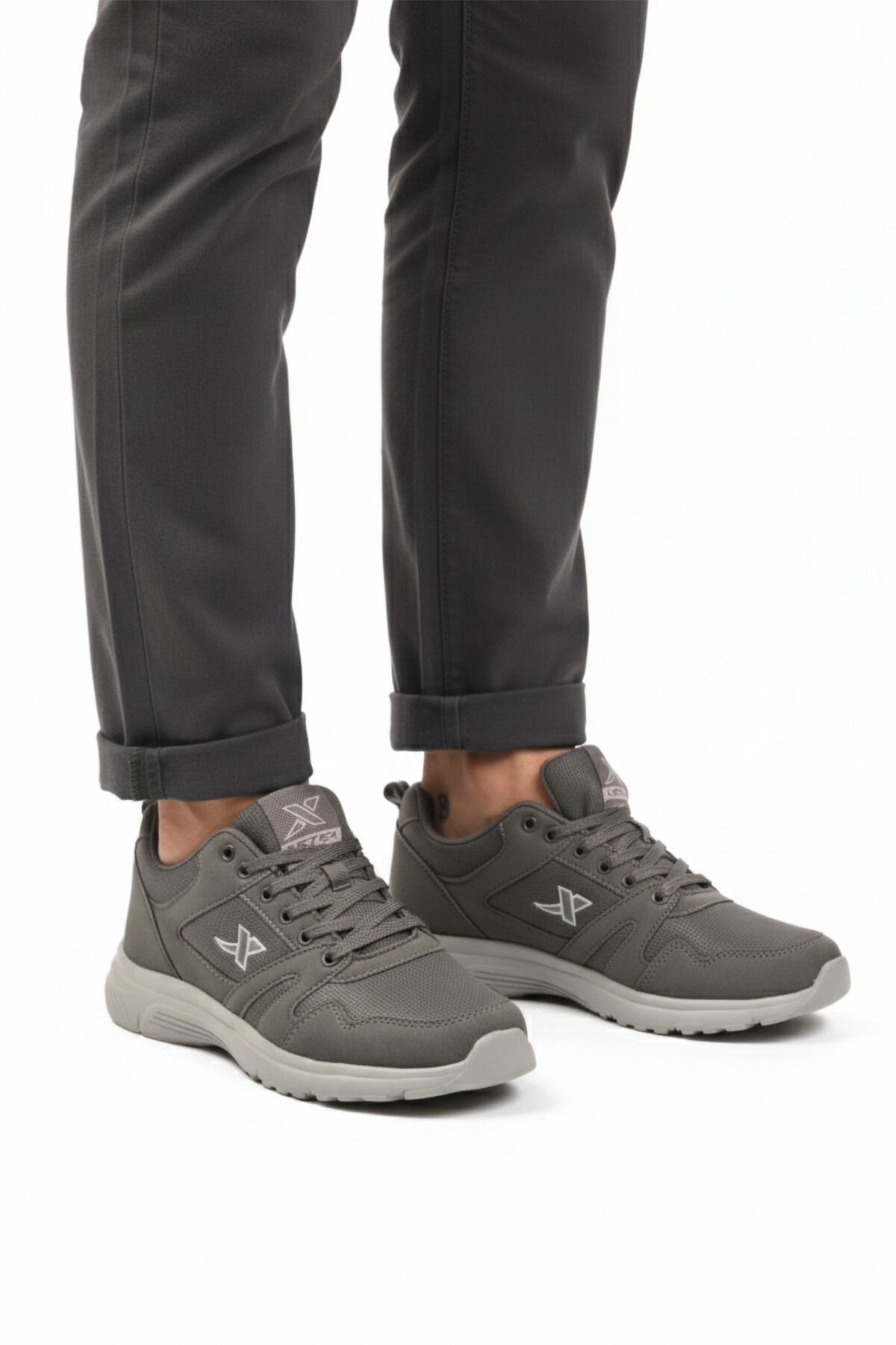 ايكمودحذاء رياضي رجالي برباط مقاس كبير مدخن Xstep 020-Skin M