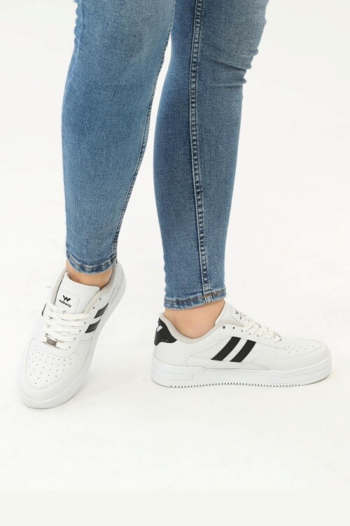 حذاء رياضي للجنسين باللونين الأبيض والأسود Sandy G