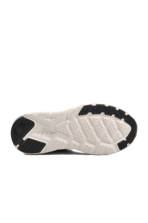 حذاء رياضي أسود للجنسين من Wiley G