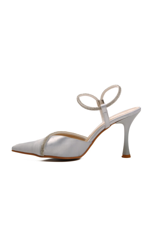 حذاء سهرة نسائي من الساتان الفضي 074921 Z
