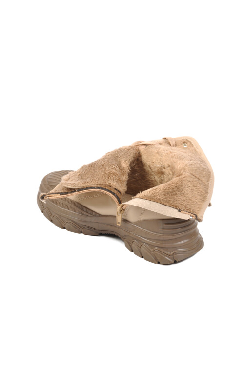 حذاء سيربنتيس زد النسائي المبطن بالفرو باللون البيج