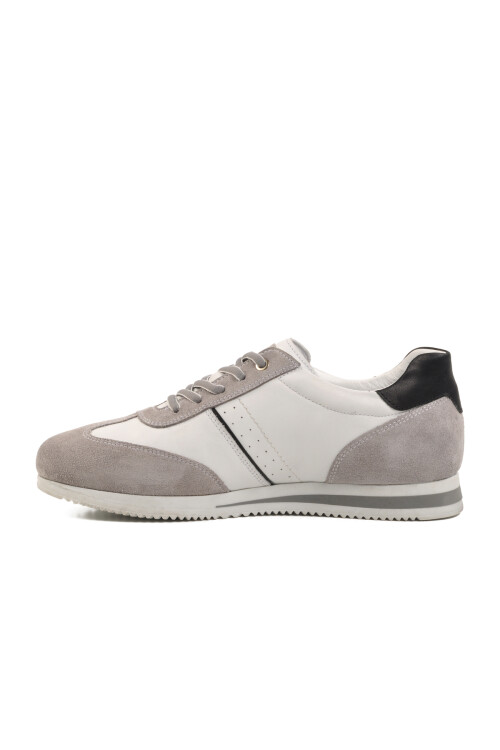 حذاء كاجوال رجالي من الجلد الطبيعي باللون الرمادي والأبيض 5Y1543-7811 M