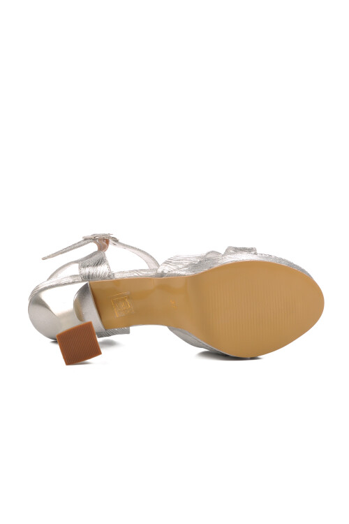 حذاء سهرة نسائي فضي لامع 448192 Z