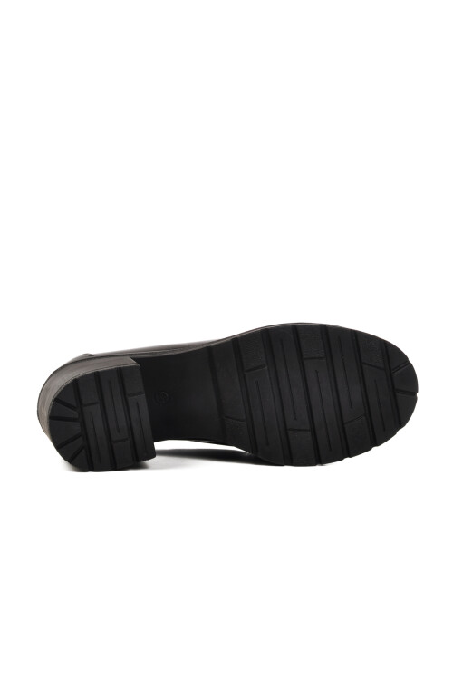 حذاء نسائي كاجوال بكعب عالٍ من الجلد الأسود اللامع 572401 Z