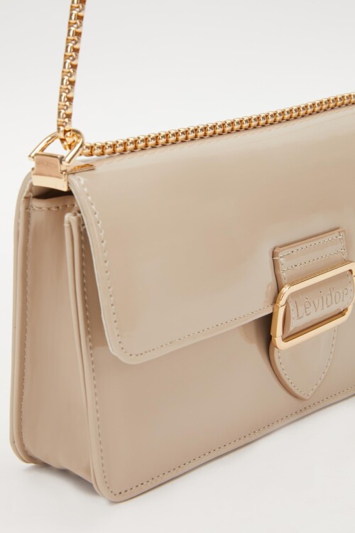 حقيبة كتف نسائية من جلد المنك اللامع 930191