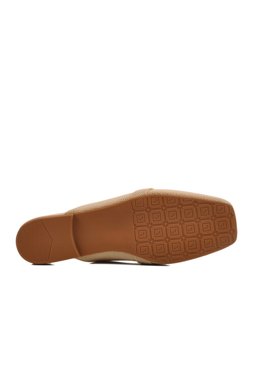 شبشب نسائي بيج محبوك بنعل خفيف ورفيع ومغلق من الأمام 277132 Z