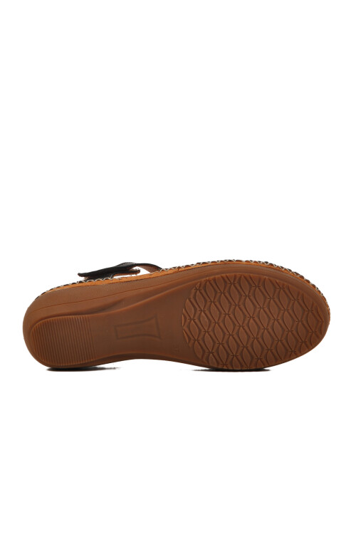 صندل نسائي من الجلد الطبيعي باللون الأسود 25190247Y Z