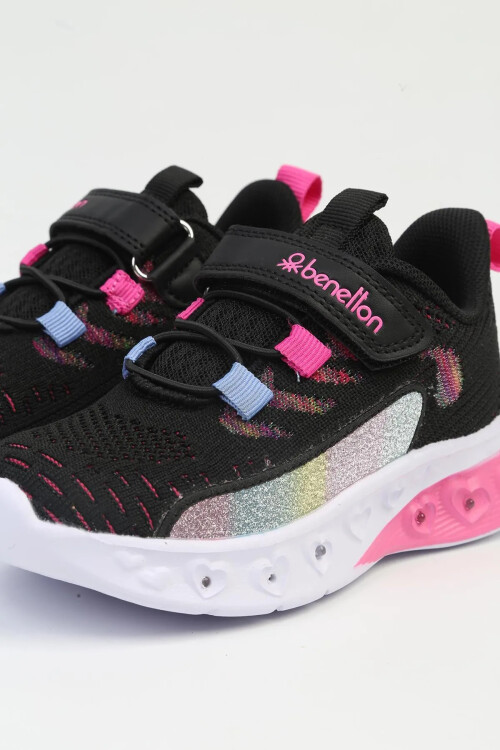 حذاء رياضي للأطفال محبوك ومضاء باللونين الأبيض والأسود مزود بشريط فيلكرو BNI-10124 P