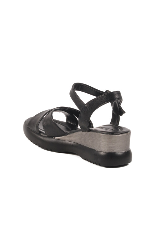 صندل نسائي بكعب عالٍ وشريط فيلكرو أسود T-002 Z