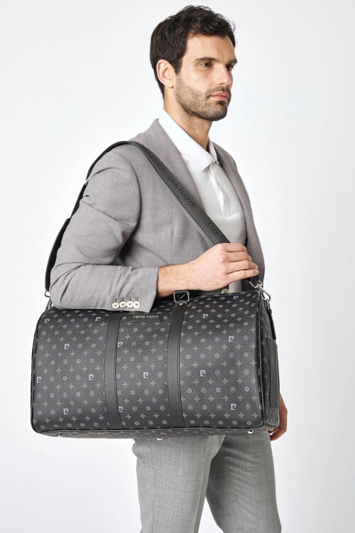 بيير كاردانحقيبة سفر سوداء للجنسين 04PC001207-B