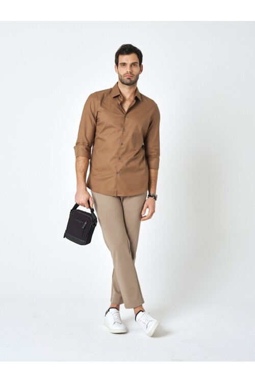 بيير كاردانحقيبة يد وكتف رجالية سوداء 01PC00100