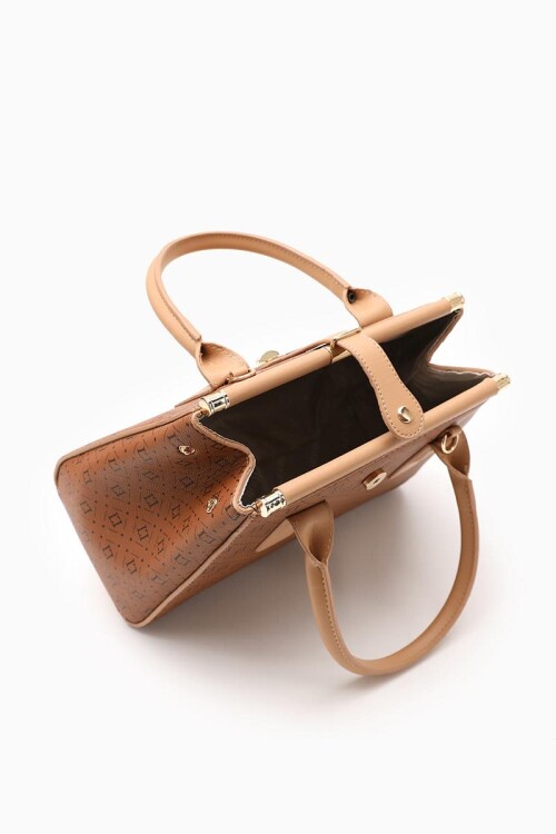 حقيبة كتف نسائية باللون البني 930108