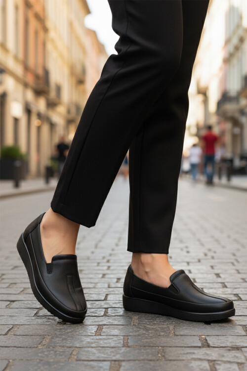 حذاء نسائي كاجوال خفيف الوزن ومرن تشريحي باللون الأسود 293117 Z