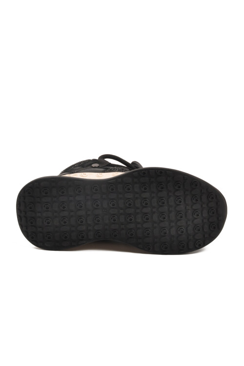 Siyah İçi Kürklü Soğuğa Dirençli Kaymaz Bağcıklı Kadın Bot 25K316 Z