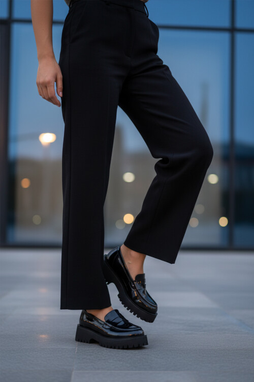 ايكمودحذاء كاجوال نسائي أسود من الجلد اللامع بنعل سميك 572453 Z