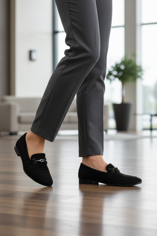 حذاء نسائي كاجوال خفيف الوزن ومرن من جلد الغزال الأسود 572433 Z