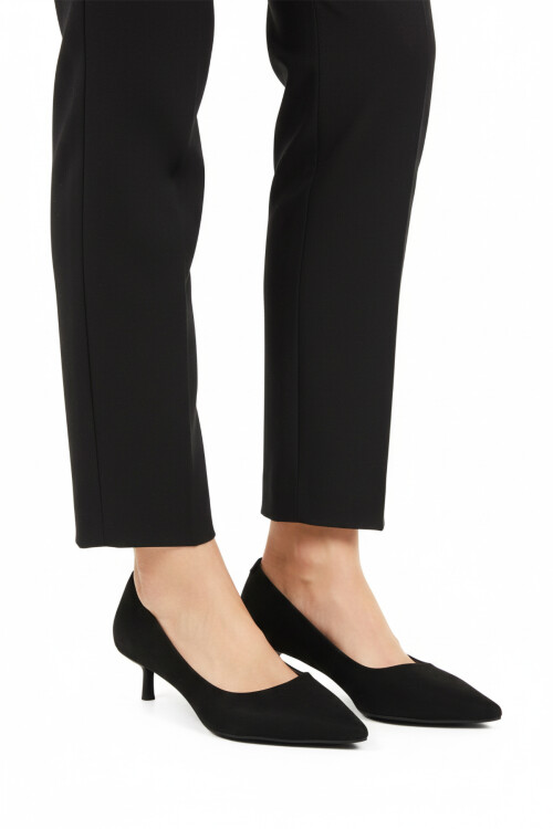 حذاء نسائي خفيف الوزن من جلد الغزال الأسود بكعب منخفض رفيع 458343 Z