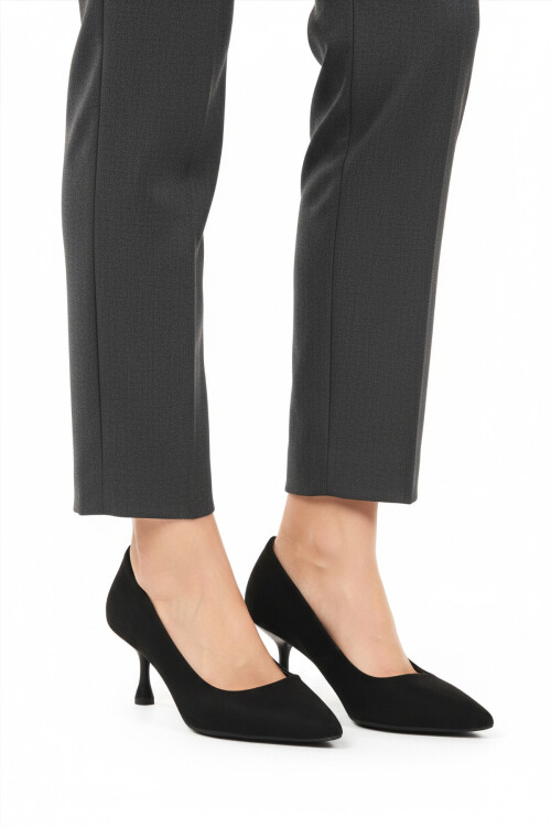 حذاء سهرة نسائي رفيع بكعب قصير من جلد الغزال الأسود 695033 Z