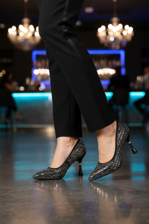 حذاء سهرة نسائي بكعب رفيع مطرز بحجر أسود PC-55020 Z