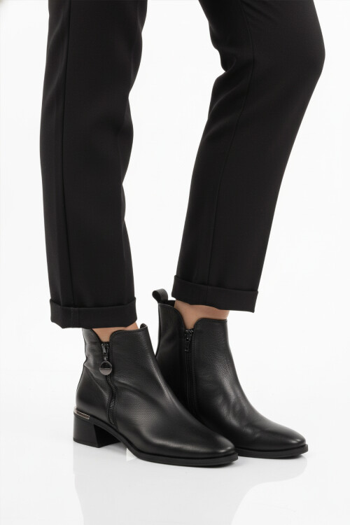Siyah Hakiki Deri Polarlı Kaymaz Fermuarlı Kadın Topuklu Bot 9780-1 Z