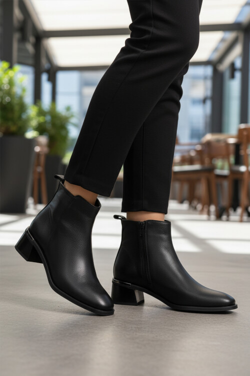 AyakmodSiyah Hakiki Deri Polarlı Fermuarlı Kaymaz Kadın Bot 9786-1 Z