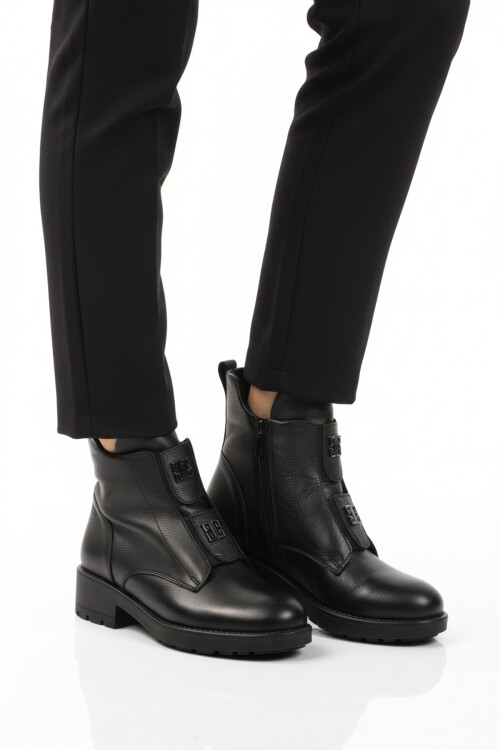 Siyah Hakiki Deri Fermuarlı Kadın Bot 24102-1 Z