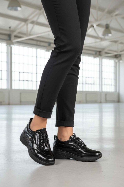 Siyah Rugan Hakiki Deri Anatomik Kadın Casual Ayakkabı 6115 Z