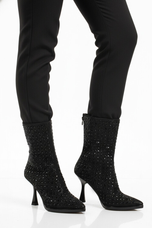 Siyah Taş İşlemeli İnce Topuklu İçi Kürklü Kadın Çizme 671131 Z