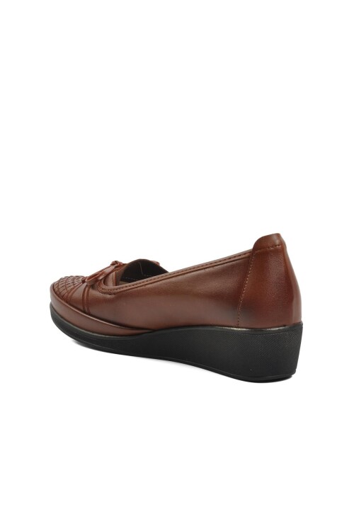 حذاء كاجوال نسائي تشريحي من الجلد البني 137 Z