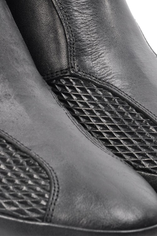 حذاء نسائي تشريحي من الجلد الطبيعي باللون الأسود 7690 Z