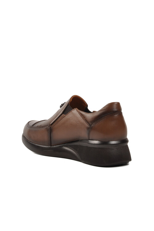 حذاء كاجوال نسائي من الجلد الطبيعي باللون البني مقاس 41-24K Z