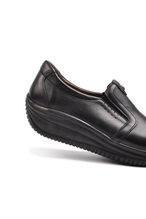 حذاء كاجوال نسائي تشريحي من الجلد الطبيعي باللون الأسود 8628 Z