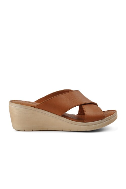 شبشب نسائي من الجلد الطبيعي باللون البني 9226 Z