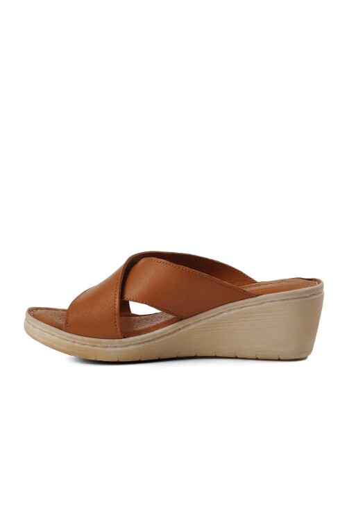 شبشب نسائي من الجلد الطبيعي باللون البني 9226 Z