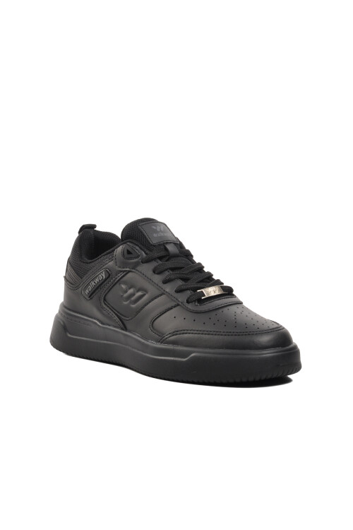 حذاء رياضي أسود للجنسين من بيري جي