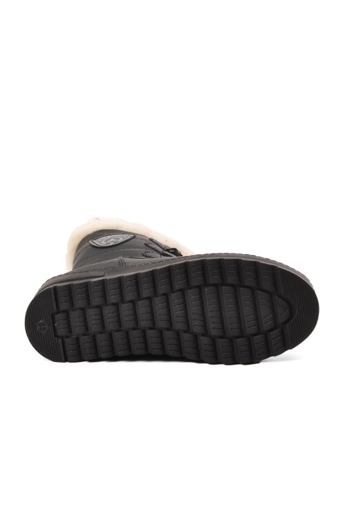 حذاء ثلج للأطفال باللونين الأسود والبيج من Yuja F