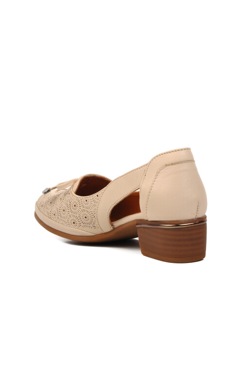 حذاء نسائي كلاسيكي بكعب عالٍ من الجلد الطبيعي باللون البيج 2312522Y Z
