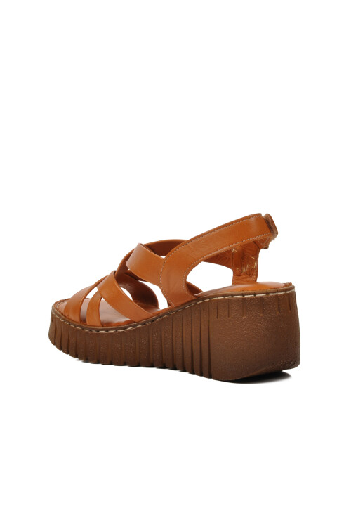 صندل بكعب من الجلد الطبيعي للنساء باللون البني 24340254Y Z