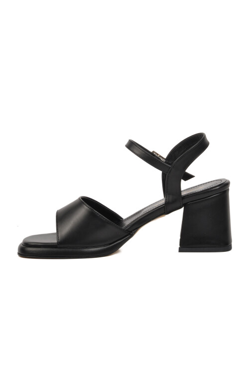 صندل نسائي أسود بكعب عالٍ 284056 Z