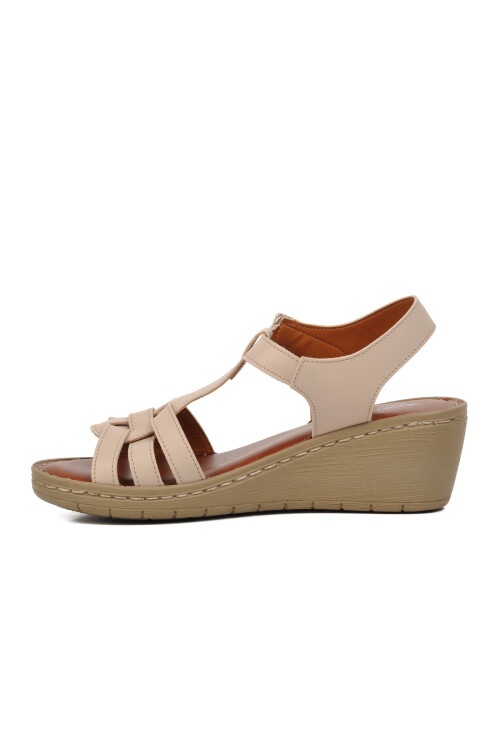 صندل مسطح نسائي كريمي 390243 Z