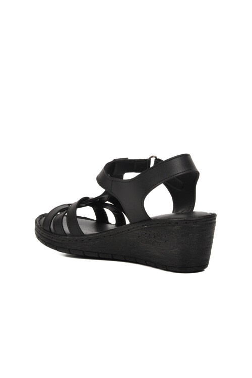 صندل مسطح نسائي أسود 390243 Z
