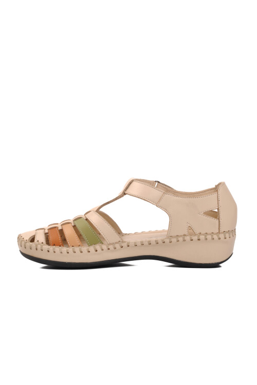 صندل نسائي من الجلد الطبيعي بشريط فيلكرو باللون البيج 23033319Y Z
