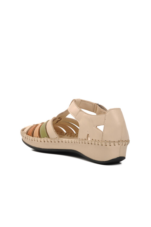 صندل نسائي من الجلد الطبيعي بشريط فيلكرو باللون البيج 23033319Y Z