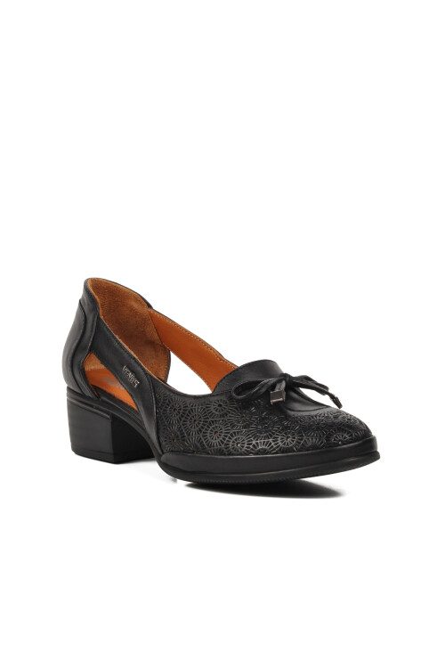 فينوسحذاء نسائي كلاسيكي بكعب عالٍ من الجلد الطبيعي باللون الأسود 2312522Y Z