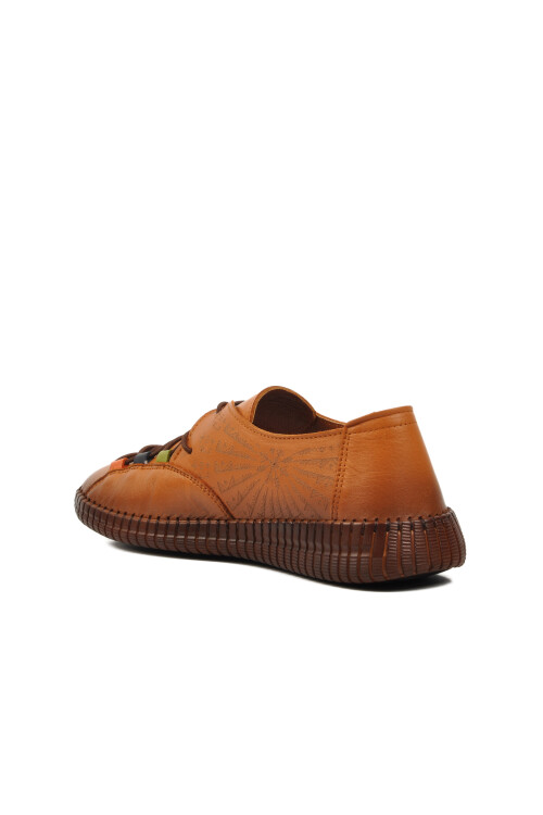 حذاء كاجوال نسائي من الجلد الطبيعي باللون البني 24370001Y Z