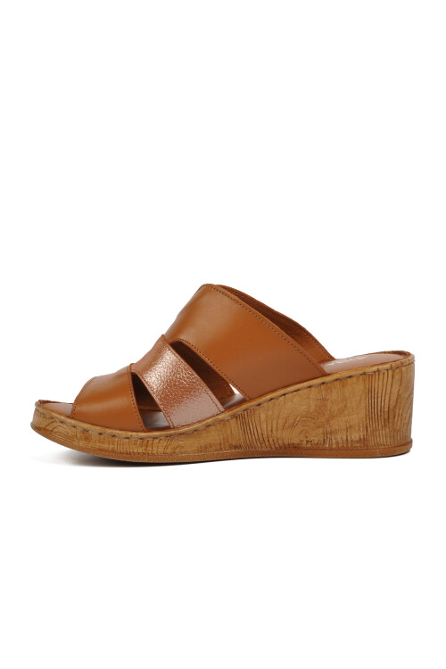 Tan Womens Slippers 465173 Z