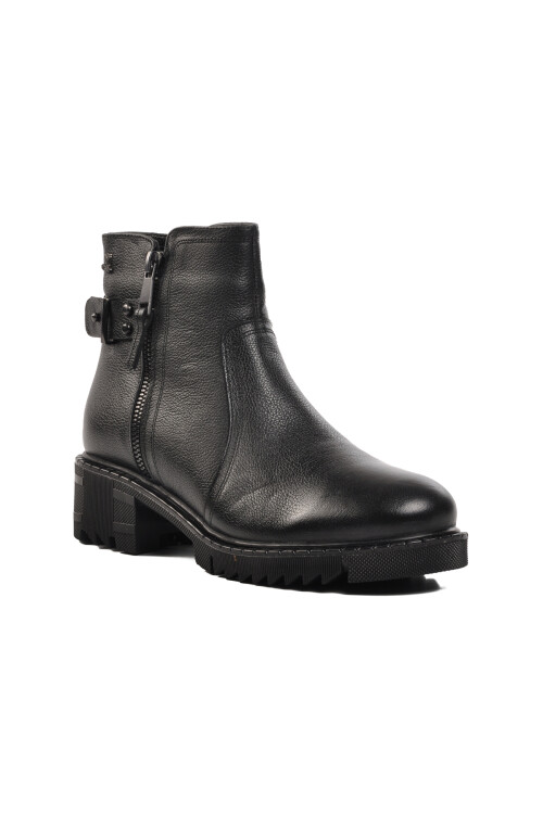 حذاء نسائي من الجلد الطبيعي باللون الأسود 1950807K Z