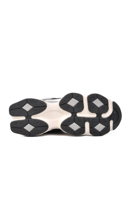 حذاء رياضي رجالي 588 نيويورك M باللون الأزرق الداكن والأبيض